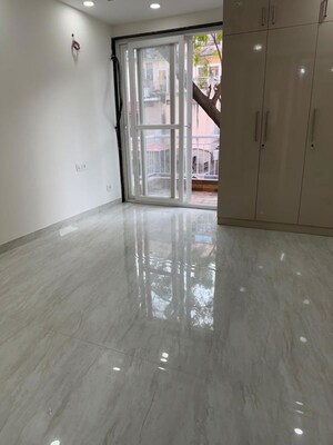 Room in 4 BHK Apartment at Vasant Kunj – for Rent