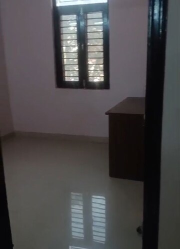 Room in 3 BHK Builder Floor at Vaishali Sector 5 – for Rent