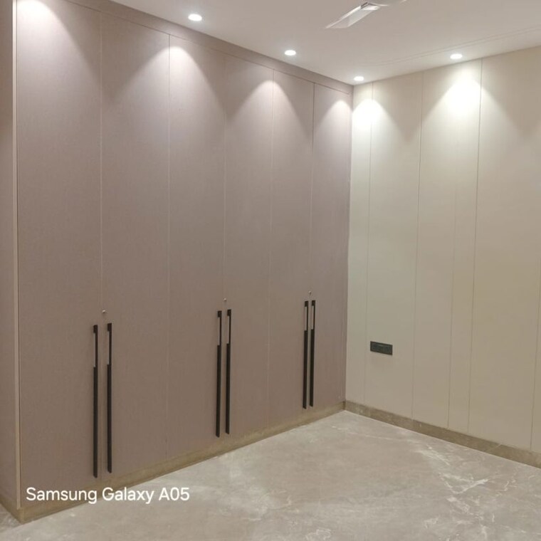 Room, greater kailash ii 4 Bedroom 300 Sq.Yd. Builder Floor In Greater Kailash ii Delhi 10134859