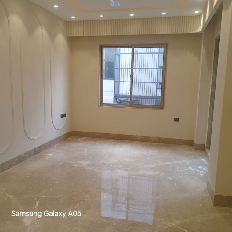 Room, greater kailash ii 4 Bedroom 300 Sq.Yd. Builder Floor In Greater Kailash ii Delhi 10134859