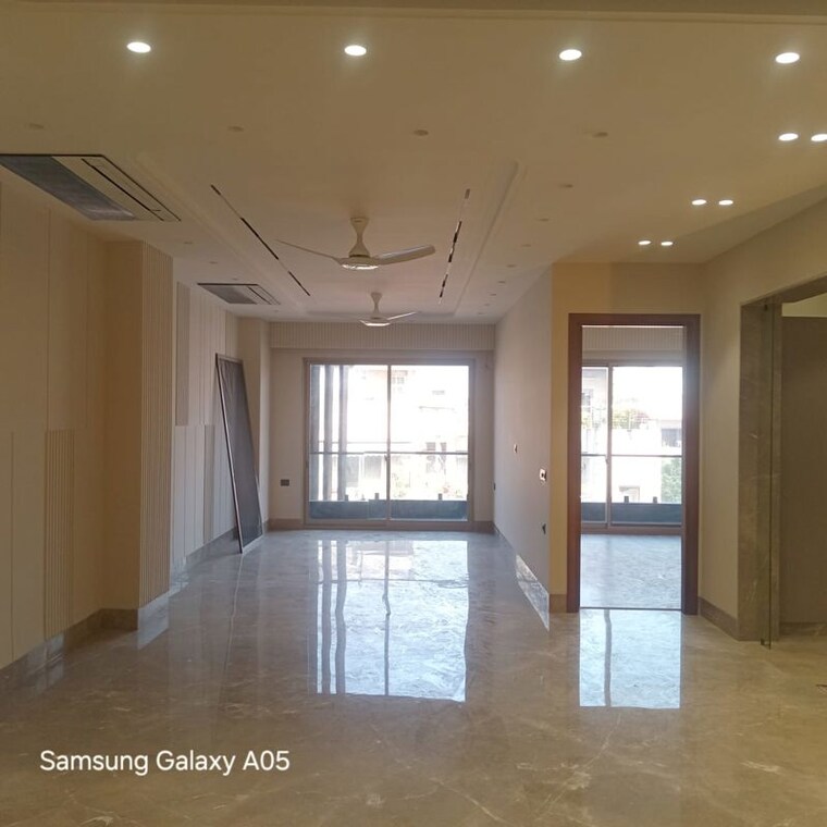 Room, greater kailash ii 4 Bedroom 300 Sq.Yd. Builder Floor In Greater Kailash ii Delhi 10134859