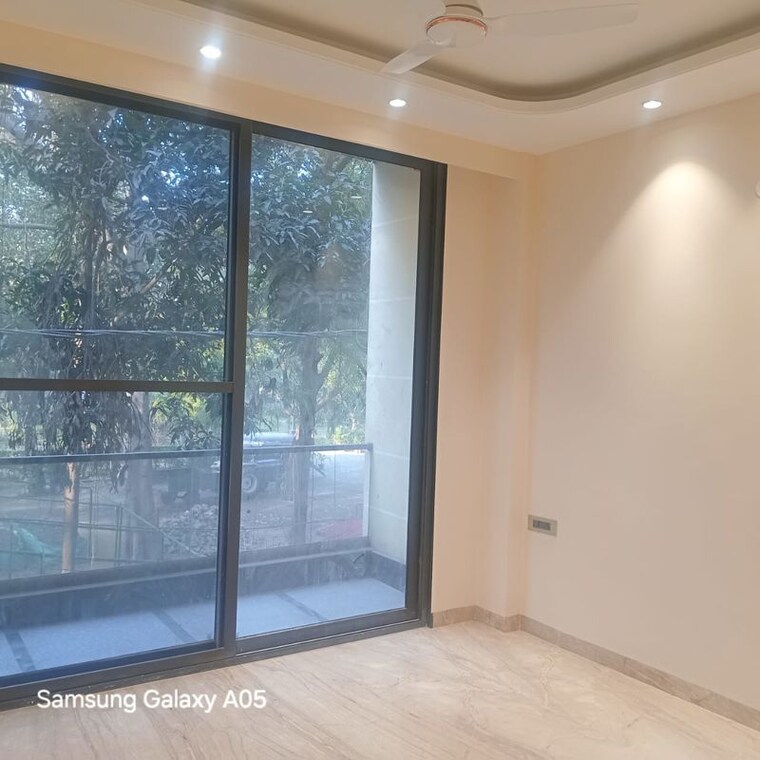 Room, greater kailash ii 4 Bedroom 300 Sq.Yd. Builder Floor In Greater Kailash ii Delhi 10134859