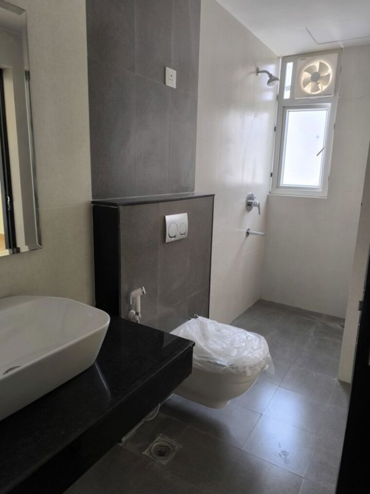 Bathroom, wave-amore 3.5 Bedroom 2287 Sq.Ft. Apartment In Sector 32 Noida 10122376