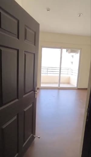 Room in 3.5 BHK Apartment at Wave Amore, Sector 32 – for Sale