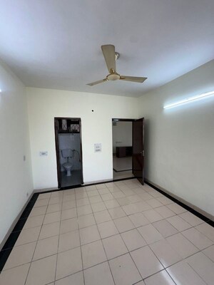 Building Lobby in 3 BHK Builder Floor at Sector 57 – for Rent