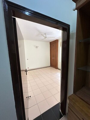 Room in 3 BHK Builder Floor at Sector 57 – for Rent