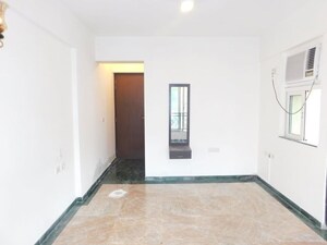 Room in 2 BHK Apartment at Hiranandani Avalon, Powai – for Rent