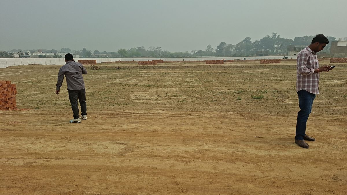 Plot For Sale in Safedabad