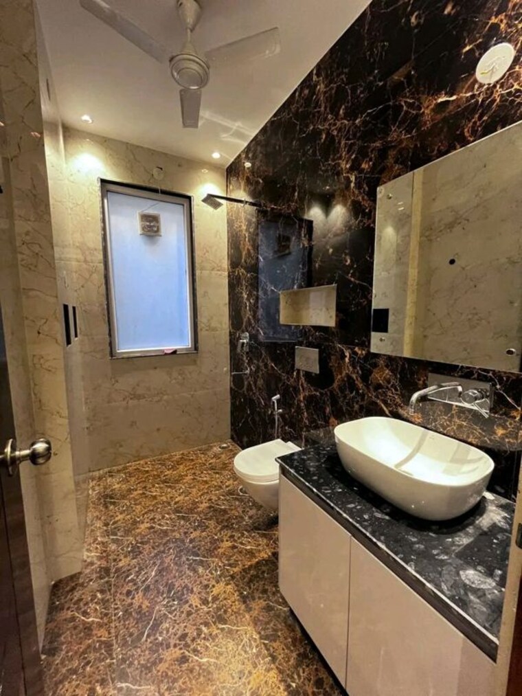 Bathroom, queens-plaza 3 Bedroom 2000 Sq.Ft. Builder Floor In Sector 43 Gurgaon 10135078