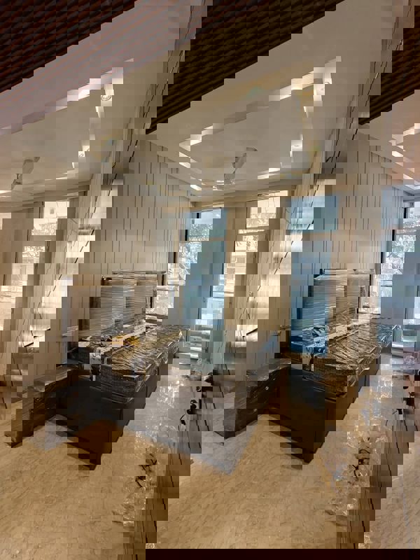 3 BHK 2000 Sq.Ft. Builder Floor in Queens Plaza