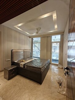 3 BHK Builder Floor For Rent in Queens Plaza