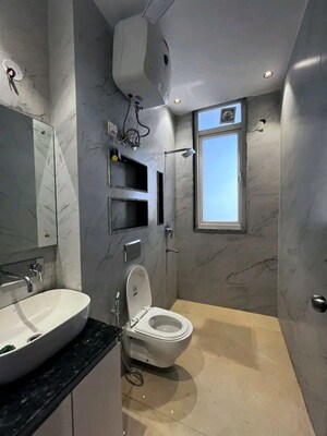 Bathroom in 3 BHK Builder Floor at Queens Plaza, Sector 43 – for Rent