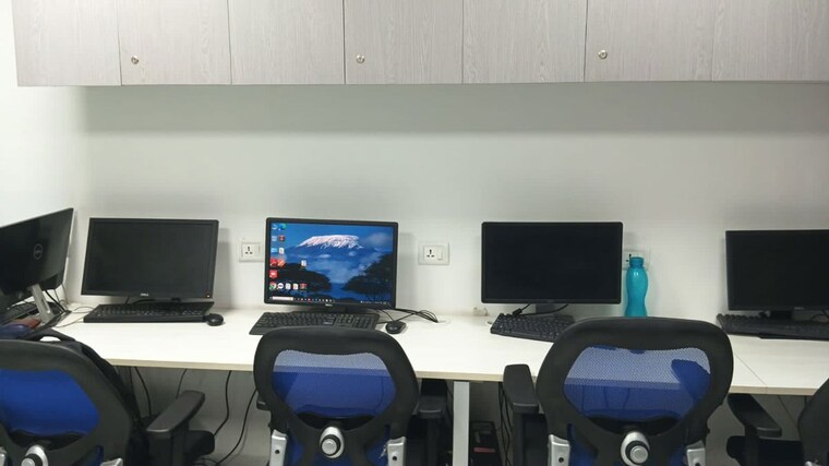 Team Area, sector 64 Commercial Office Space 600 Sq.Ft. In Sector 64 Noida 10135048