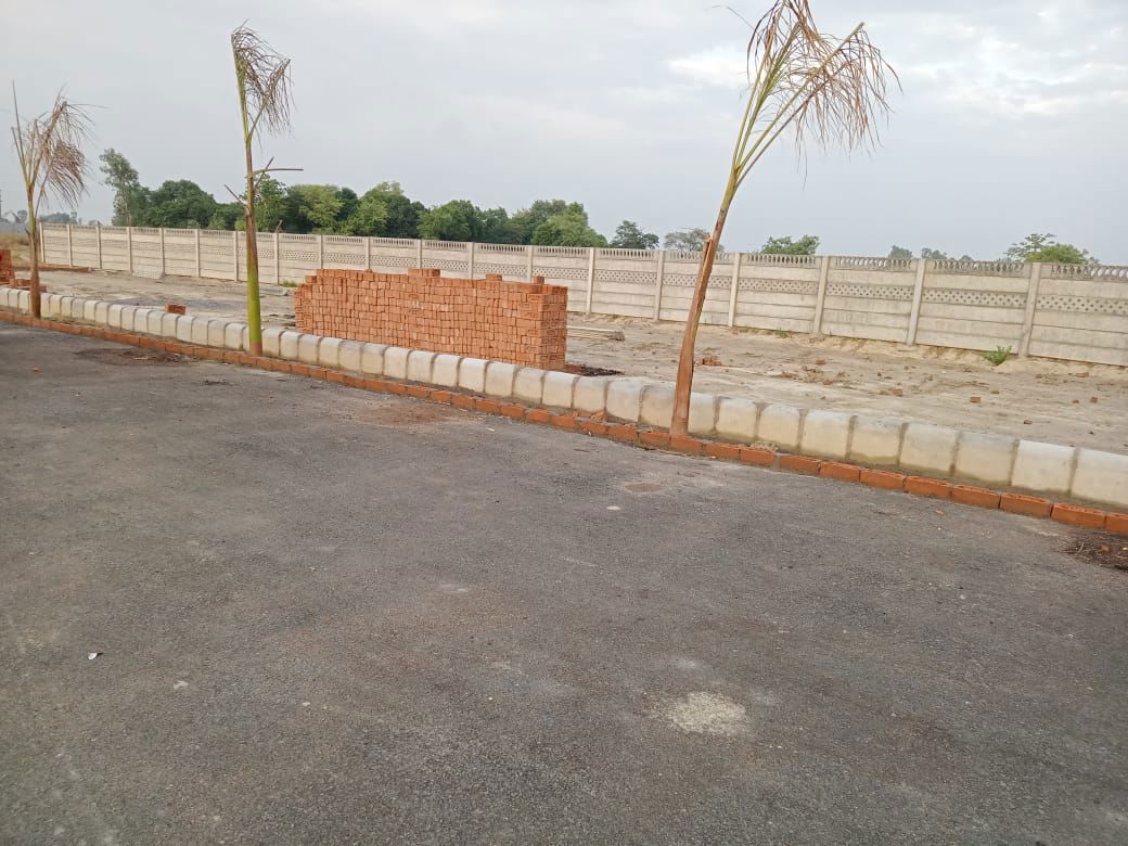Plot For Sale in Gosainganj