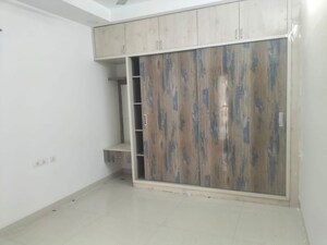 Room in 2.5 BHK Apartment at Niharika Exotica, Gachibowli – for Rent