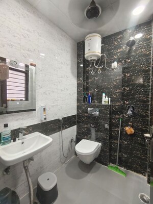 Bathroom in 1.5 BHK Builder Floor at ROF Portico, Sector 43 – for Rent