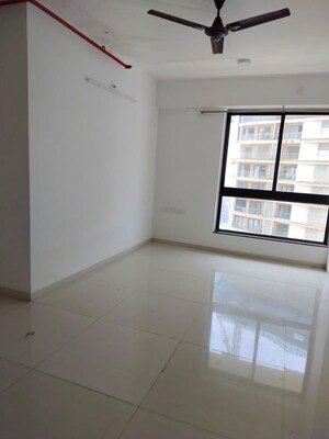 Room in 2 BHK Apartment at Sunteck Avenue 2, Goregaon West – for Rent
