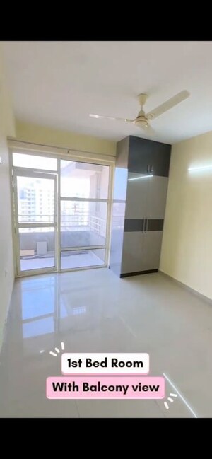 Room in 3 BHK Apartment at Pyramid Altia, Sector 70a – for Rent