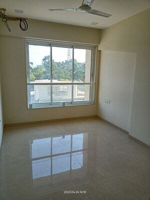 Room in 2 BHK Apartment at Srishti Oasis Phase I, Bhandup West – for Rent