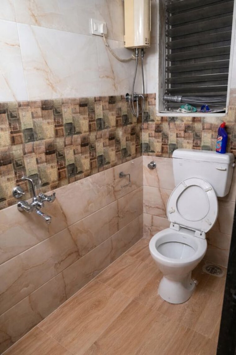 Bathroom, deonar 2 Bedroom 800 Sq.Ft. Apartment In Deonar Mumbai 10135805