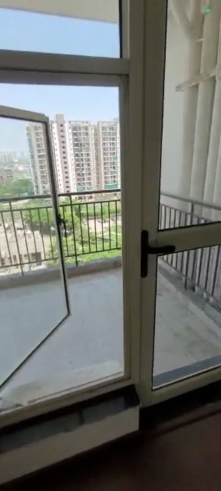 Balcony, imperia-esfera 2.5 Bedroom 1578 Sq.Ft. Apartment In Sector 37c Gurgaon 10135907