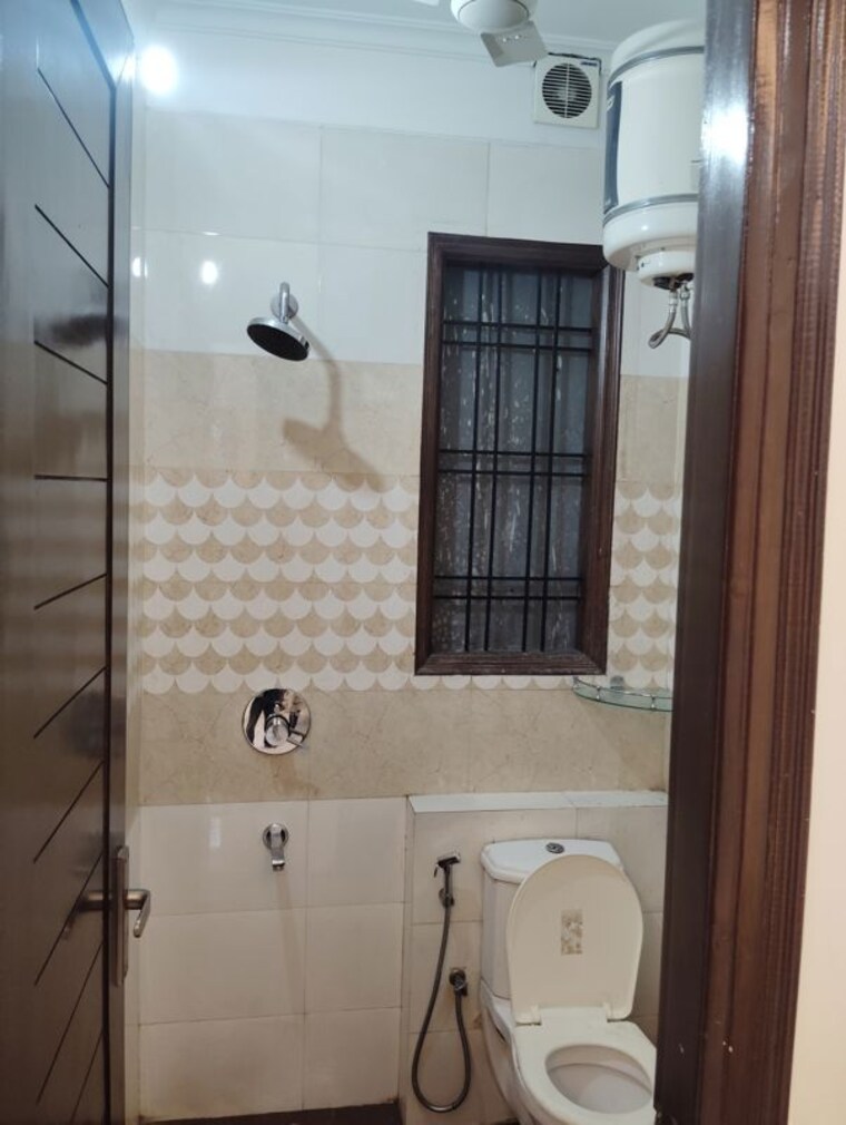 Bathroom, sector 46 2 Bedroom 1200 Sq.Ft. Builder Floor In Sector 46 Gurgaon 10136030