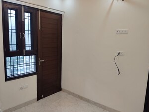 Room in 2 BHK Builder Floor at Sector 46 – for Rent