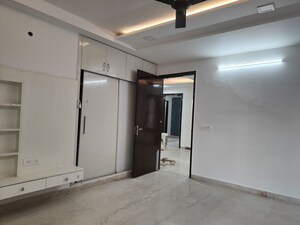 Room in 3 BHK Builder Floor at Sector 45 – for Rent
