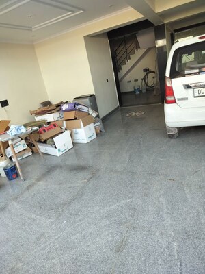 Parking in 2 BHK Builder Floor at Sector 33 – for Rent