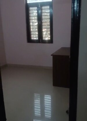 Room in 3 BHK Builder Floor at Vaishali Sector 5 – for Rent
