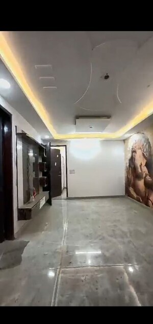 Parking in 3 BHK Builder Floor at Dwarka Mor – for Sale