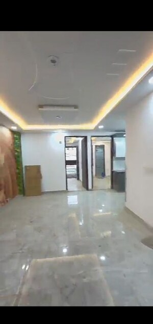 Room in 3 BHK Builder Floor at Dwarka Mor – for Sale