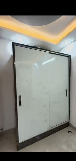 Furnished Amenities in 3 BHK Builder Floor at Dwarka Mor – for Sale