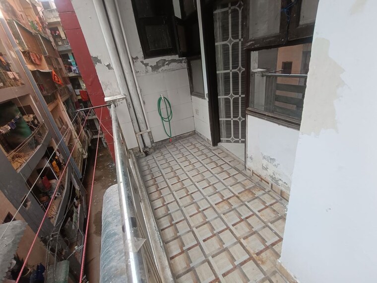 Balcony, super-avenue 2 Bedroom 1000 Sq.Ft. Builder Floor In Sector 73 Noida 10136084