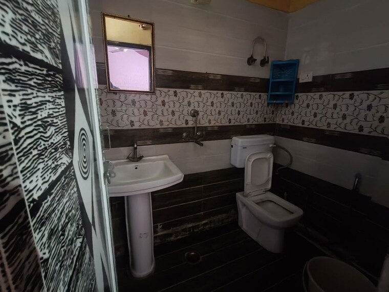 Team Area, super-avenue 2 Bedroom 1000 Sq.Ft. Builder Floor In Sector 73 Noida 10136084