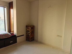 Room in 3 BHK Apartment at Godavari Apartments Worli, Worli Sea Face – for Sale