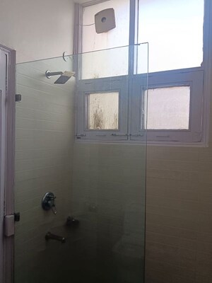 Room in 3 BHK Builder Floor at Hauz Khas – for Rent