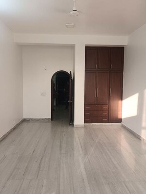 Room in 3 BHK Builder Floor at Hauz Khas – for Rent