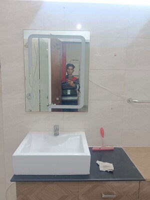 Furnished Amenities in 3 BHK Builder Floor at Hauz Khas – for Rent