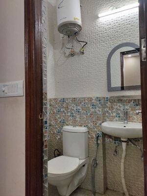 Bathroom in 1 BHK Builder Floor at Sector 47 – for Rent