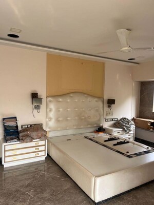 Team Area in 3 BHK Apartment at Sett Minar, Peddar Road – for Sale