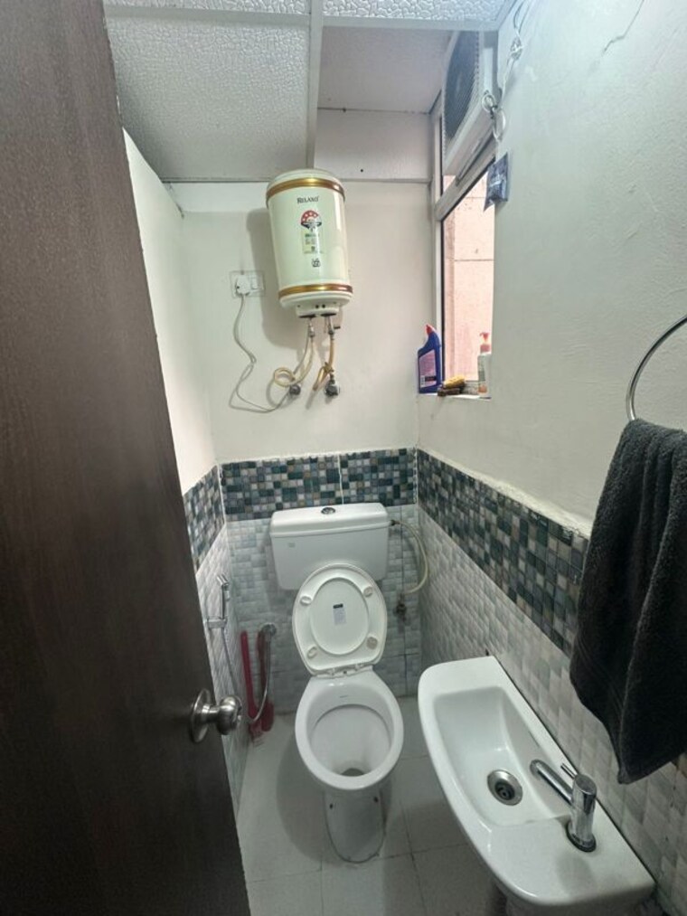 Bathroom, sg-andour-heights 1 Bedroom 322 Sq.Ft. Apartment In Sector 71 Gurgaon 10136127