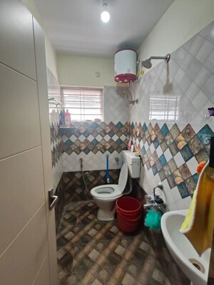 Master Bedroom in 1 BHK Apartment at Lb Shastri Nagar – for Rent