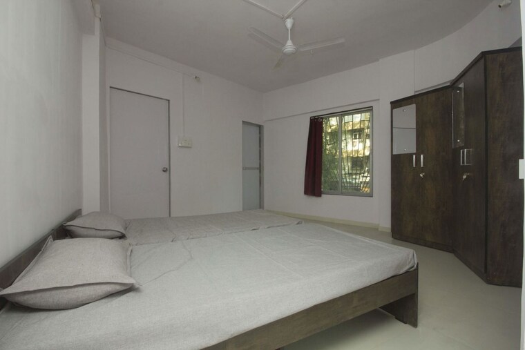 Room, malad west Pg For Girls In Malad West 10136163