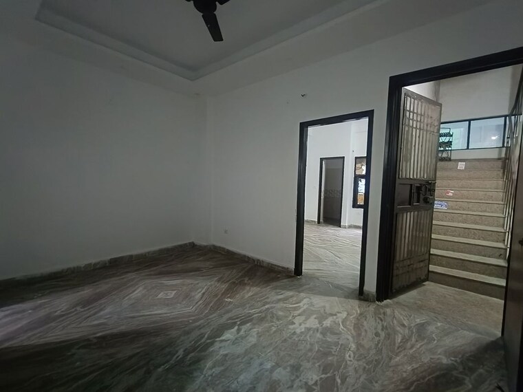 Room, sector 73 1 Bedroom 625 Sq.Ft. Builder Floor In Sector 73 Noida 10136308