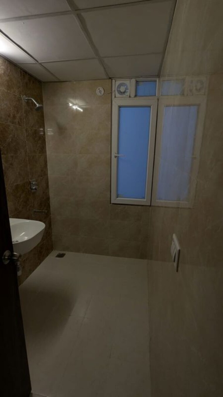 Bathroom, hero-homes-gurgaon 3 Bedroom 1689 Sq.Ft. Apartment In Sector 104 Gurgaon 10136309