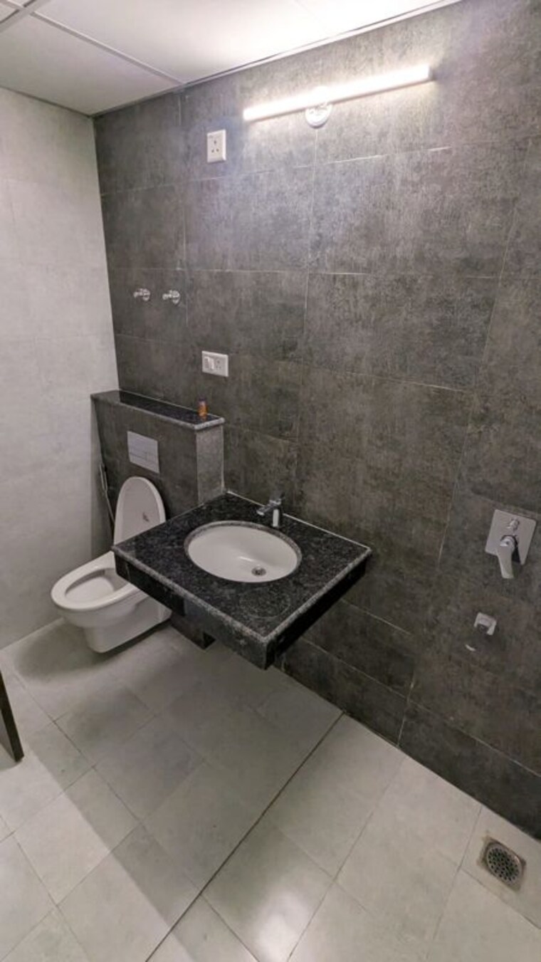 Bathroom, hero-homes-gurgaon 3 Bedroom 1689 Sq.Ft. Apartment In Sector 104 Gurgaon 10136309