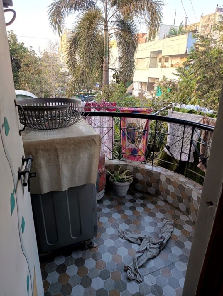 Balcony, satellite 3 Bedroom 165 Sq.Yd. Apartment In Satellite Ahmedabad 10136078