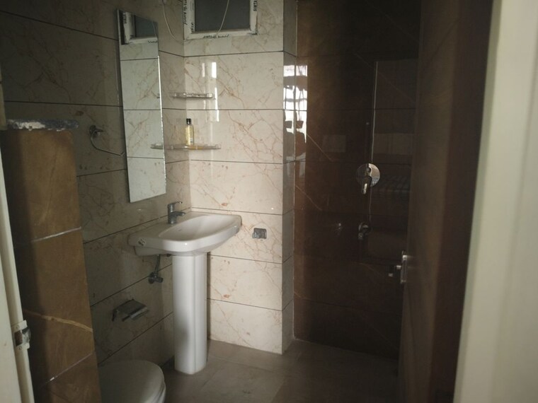 Bathroom, lifestyle-homes 3 Bedroom 1250 Sq.Ft. Apartment In Patiala Road Zirakpur 10136411