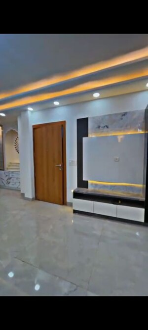 Cupboard in 3 BHK Builder Floor at Vipul World Floors, Sector 48 – for Rent